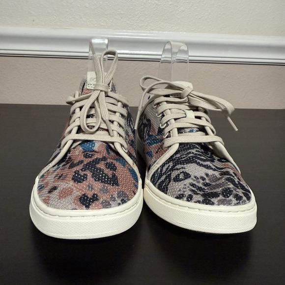 OluKai Shoes Women's 6 Multicolor Printed Pehuea Li Cloudy Pa'i Flat Sneakers 36 - Picture 2 of 10